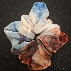 Hair tie.